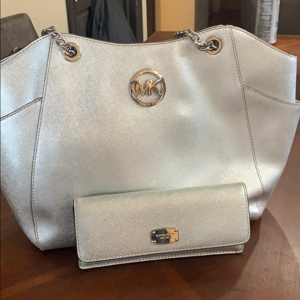 Like new MK Purse with wallet
